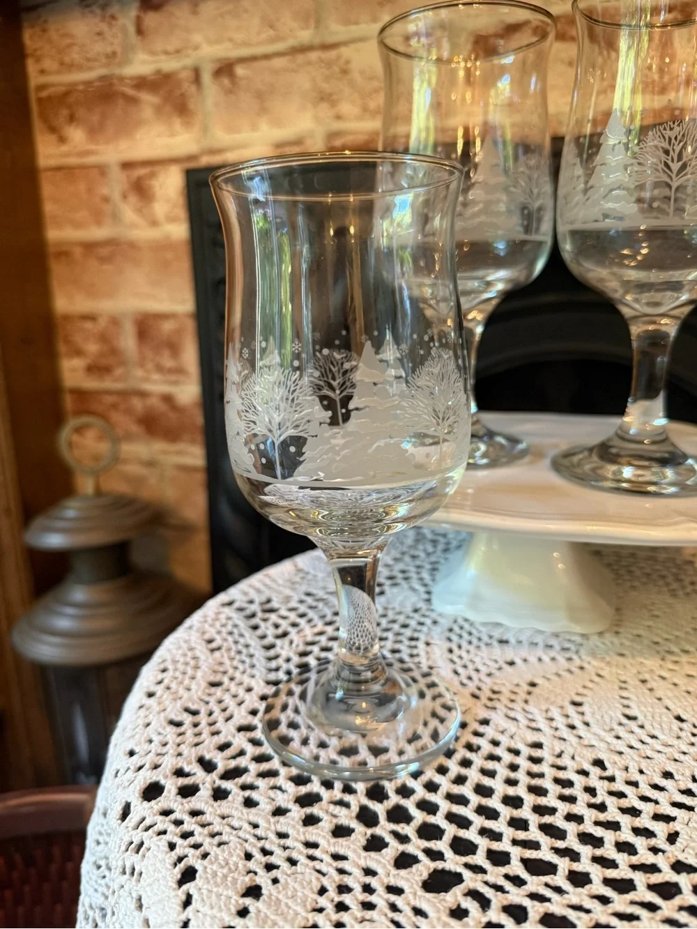 Vtg Arby’s Frosted Pines Holiday Stemware Wine Water Glasses Trees Christmas (4)